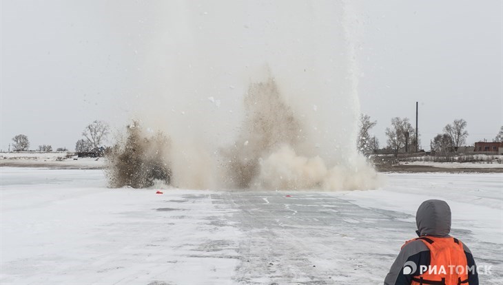 Специалисты начали взрывать лед на Томи, чтобы река пошла в Томске