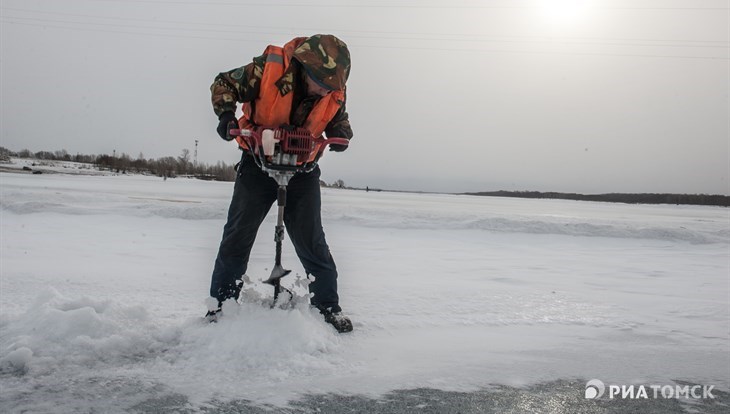 Специалисты провели подрывы льда на переправе Нарга – Могочино на Оби