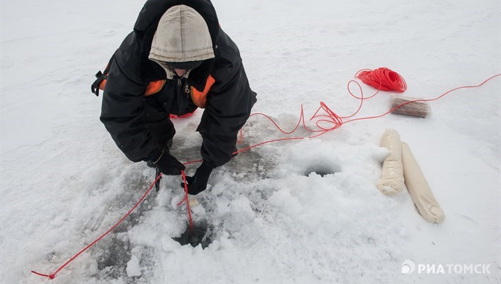Специалисты провели подрывы льда на переправе Нарга – Могочино на Оби