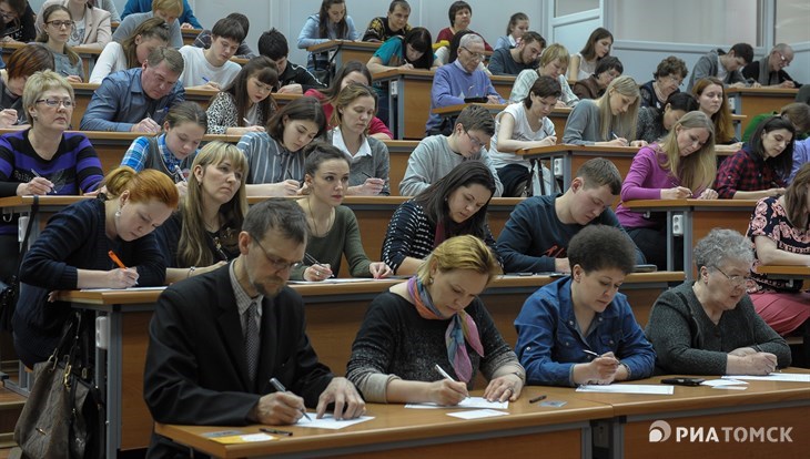 Рекордное количество человек написали Тотальный диктант в Томске