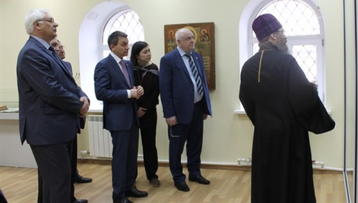 Депутаты подарили музею томской епархии копию иконы из Храма-на-Крови