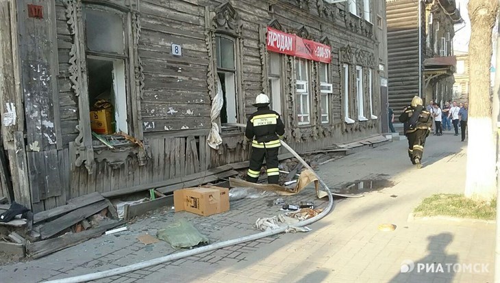 Пожар произошел в Томске в жилом деревянном доме из списка 701