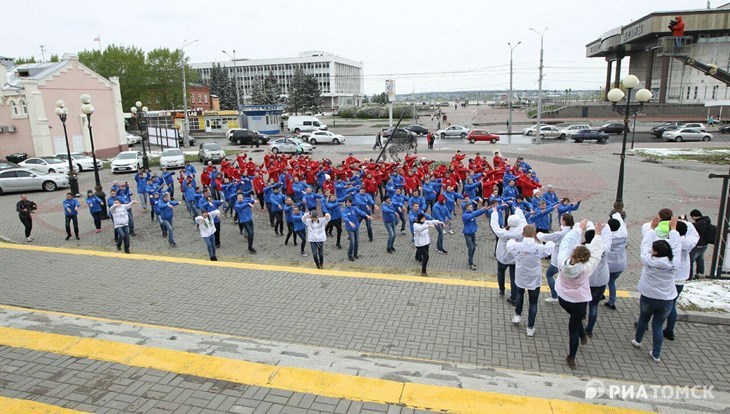 Около 160 участников Science Game станцевали на открытии игры в Томске