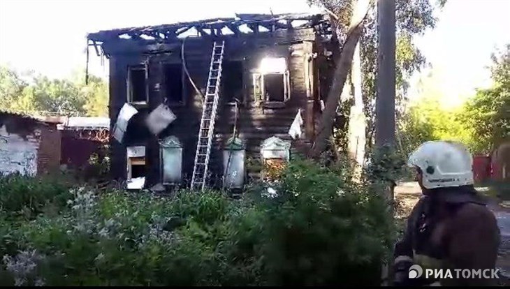 Пожар в расселенном доме из списка 701 в центре Томска потушен