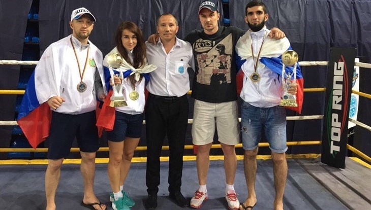 Томичи взяли два золота и серебро на Кубке мира по кикбоксингу