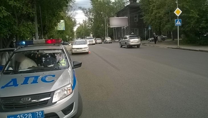 Иномарка сбила двоих детей на переходе на Учебной в Томске