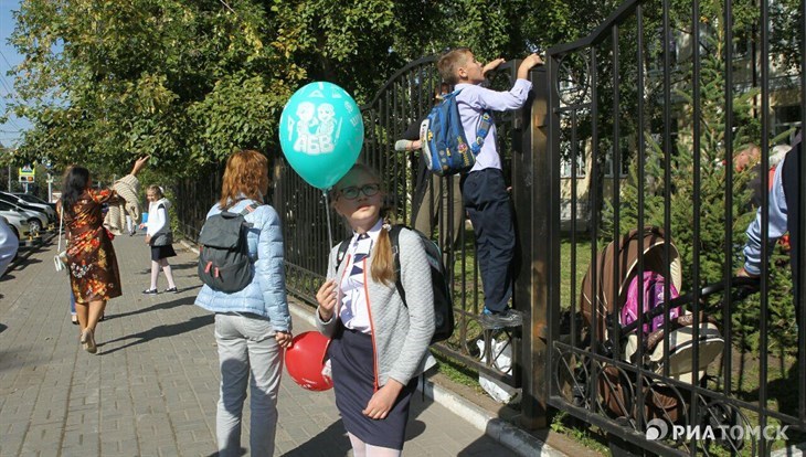 Томские власти: 1 сентября в школы разрешат войти лишь первоклассникам