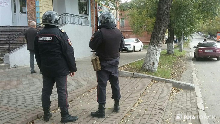Спецслужбы проверяют сообщение о минировании машины в центре Томска