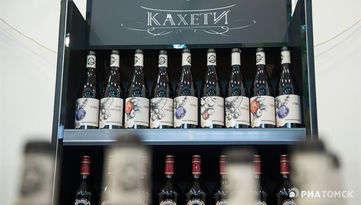 Федеральные сети начали продавать в 2022 году томские вино и водку