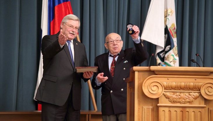 Президент ВОК наградил Жвачкина медалью Ильина за качество управления