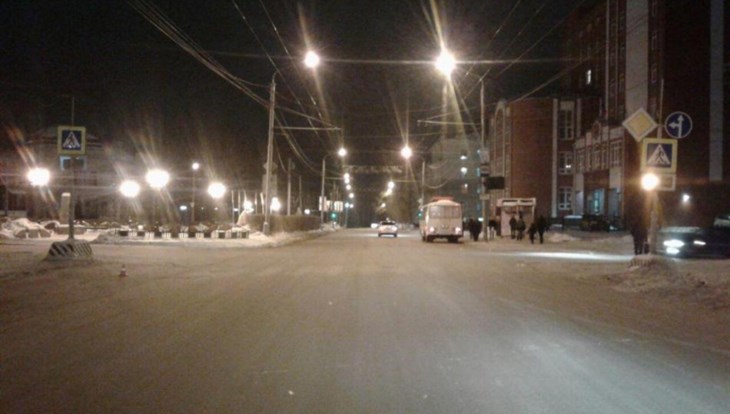 Водитель маршрутки сбил пешехода на зебре в Томске и скрылся