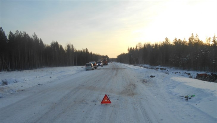 ГАЗ и КамАЗ столкнулись на томском севере, 3 человека пострадали