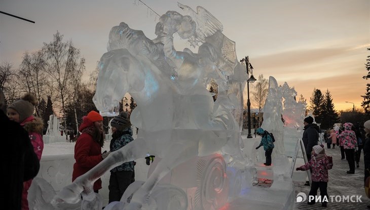 Ледовая скульптура Шаман победила на фестивале Хрустальный Томск
