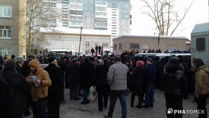 Мигранты утверждают, что занимали очередь за РВП в Томске с 4 января
