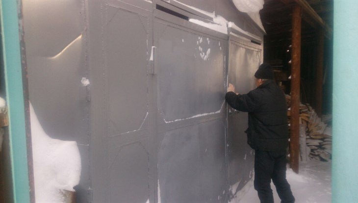 Томский пенсионер подозревается в краже гаража с мопедом внутри