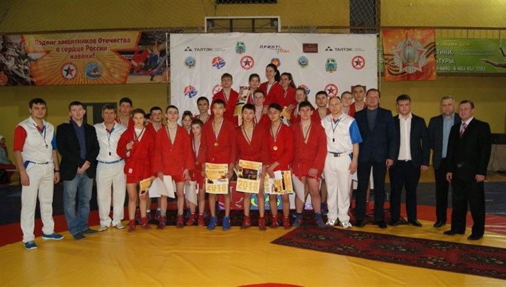 Tomsk sambo wrestlers won three gold at the All-Russian competitions