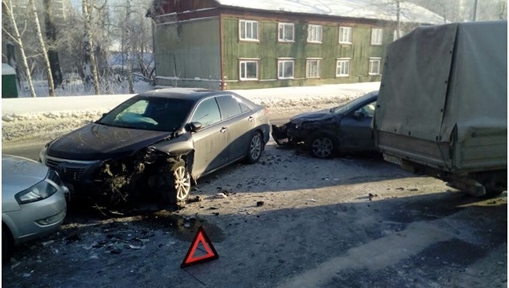 Семилетний ребенок пострадал в ДТП с участием 5 автомобилей в Томске