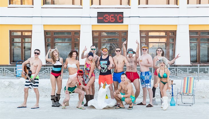 Томичи сделали фото в купальниках в мороз, повторив флешмоб 2012 года