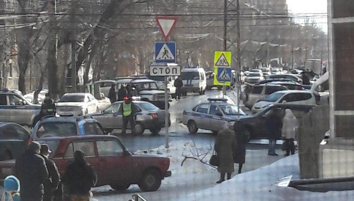 Полиция оцепила офис Сбербанка в Томске из-за сообщения о бомбе