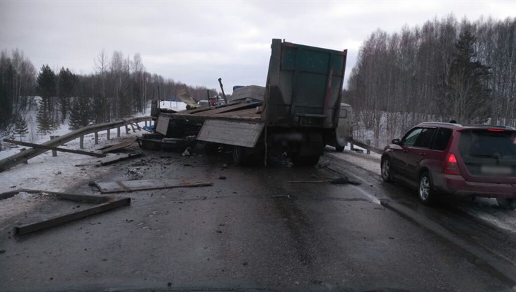 Более 25 пассажиров были в автобусе, попавшем в ДТП на томской трассе