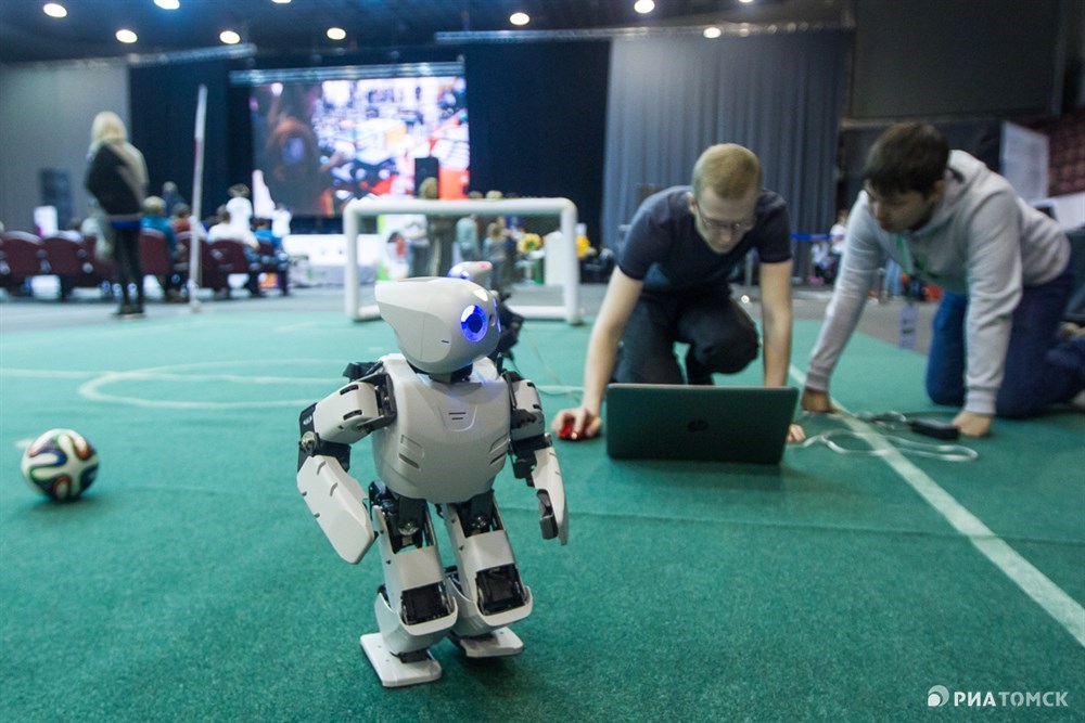 Третий национальный этап соревнований по робототехнике RoboCup Russia Open – 2018 проходит в эти дни в Томске. Роботы-спасатели, роботы-футболисты, роботы-экстремалы и даже роботы-совы, а также их создатели – в фотоленте РИА Томск.