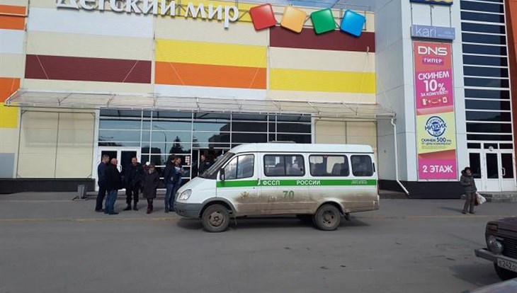 Приставы за неделю закрыли 17 зданий Томска и Северска по решению суда