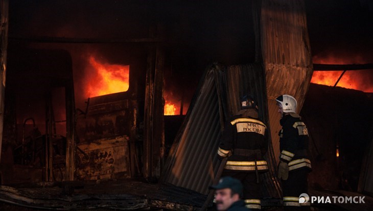 Три автобуса сгорели на территории бывшего Сибэлектромотора в Томске