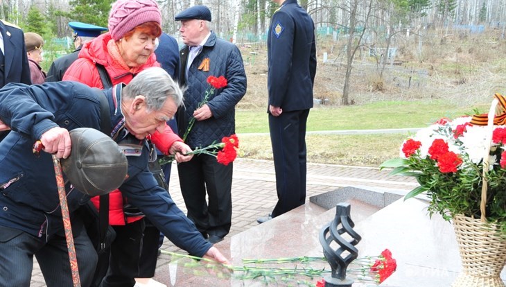 Сотрудники томского УФСБ и ветераны почтили память погибших в войне