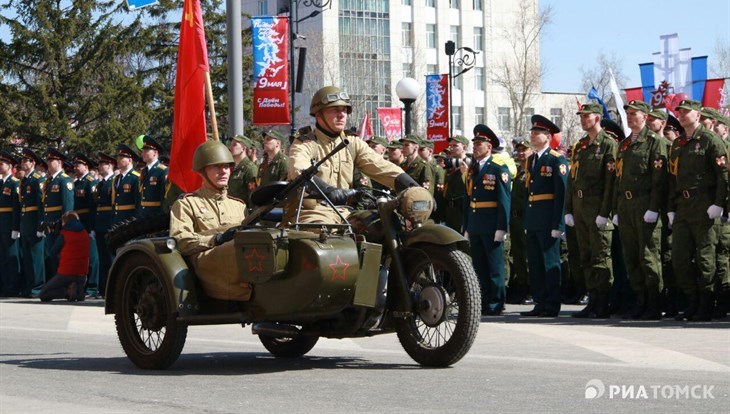 Колонны Парада Победы начали движение по проспекту Ленина в Томске