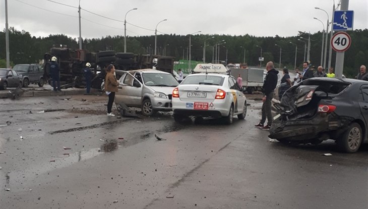Порядка 15 машин попали в ДТП на Балтийской в Томске в четверг