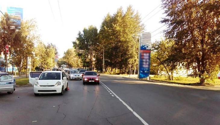Девятилетний мальчик попал под колеса иномарки в Томске