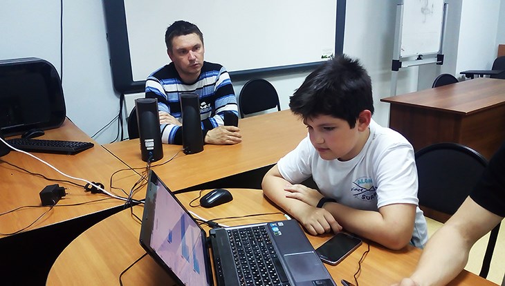 Томские школьники победили в международном конкурсе Zero Robotics