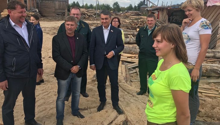 Лес на кассу: что депутаты увидели на пилорамах Томской области