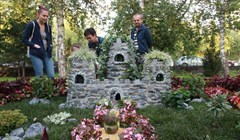 Жюри оценивает арт-объекты первого цветочного фестиваля в Томске