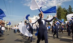 Студентки во фраках и танец на Новособорной: фото со Дня томича