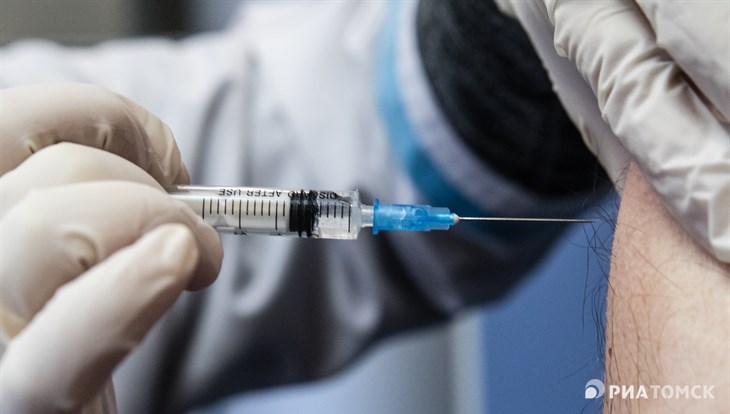 Более 1,7 тыс томичей получили первую дозу ЭпиВакКороны от COVID