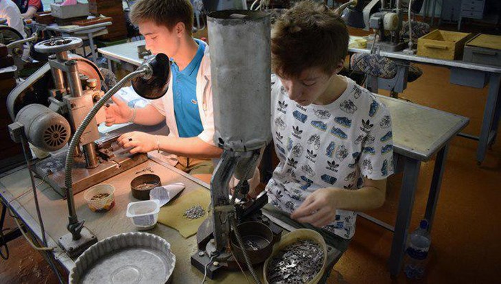 Почти 5 тысяч подростков работали летом на предприятиях Томска