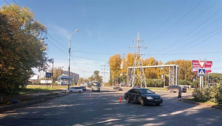 Автоледи на Toyota сбила двух женщин на зебре на Мокрушина в Томске