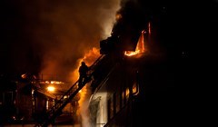 Пожар в доме на Вавилова в Томске: фото с места событий