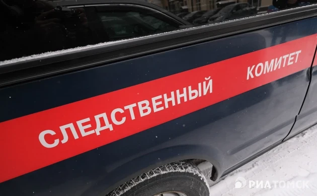 Кровля пункта приема вторсырья в Томске обрушилась и придавила мужчину