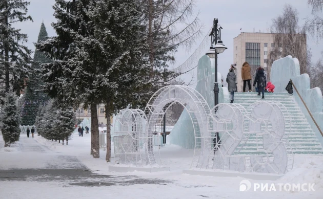 Власти вновь разрешили кататься на ледовых горках в Томске