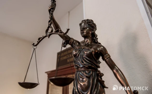 Суд обязал выплатить 5 млн руб томичу, на которого упал груз в 130 кг