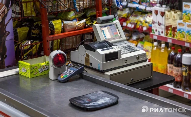 Жители Красноярского края сняли в кассах магазинов 1млрд руб наличных