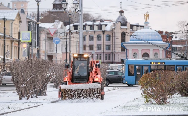 Махиня поручил в оттепель очистить тротуары в Томске до плитки