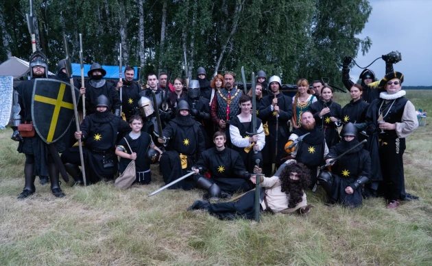 Томичи хотят построить три города для ролевой игры по 