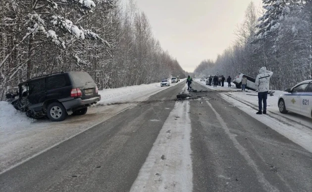 Шестеро пострадали при столкновении внедорожников на томском севере