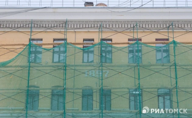 Крыша больше не течет: как ремонтируют главный корпус ТУСУРа