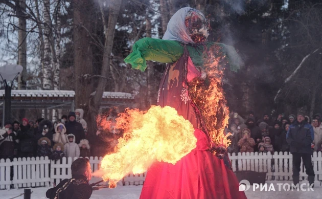 Зима, уходи! Как томичи жгли на Масленицу в Горсаду. Фото