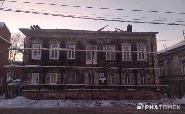 Крышу дореволюционного дома на Советской в Томске отремонтируют к лету