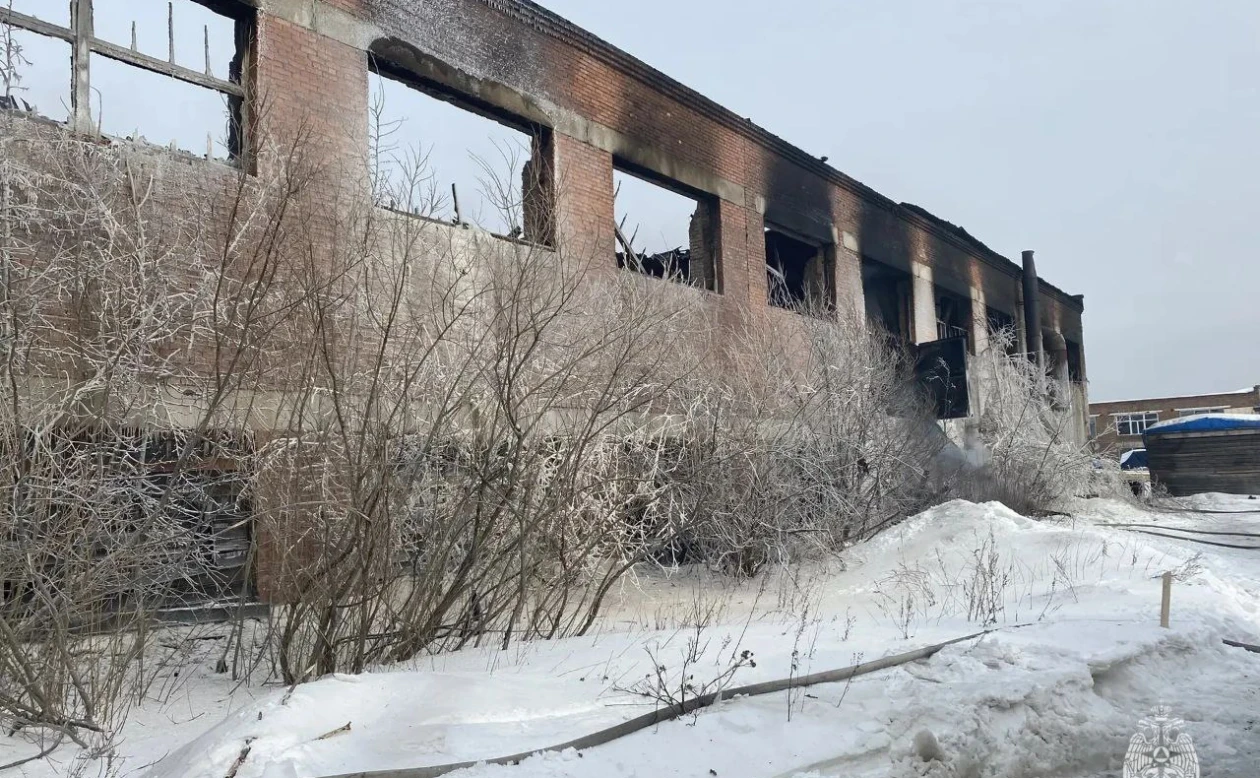 В Томске потушили крупный пожар на заводе плит